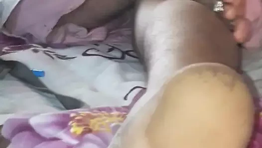 yenge çok kıllı bacaklar