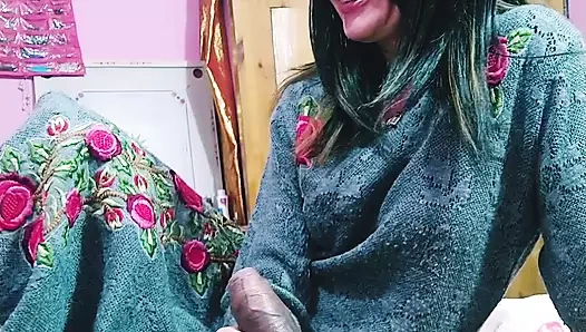 Mükemmel ellerle süper ateşli anne güzeli