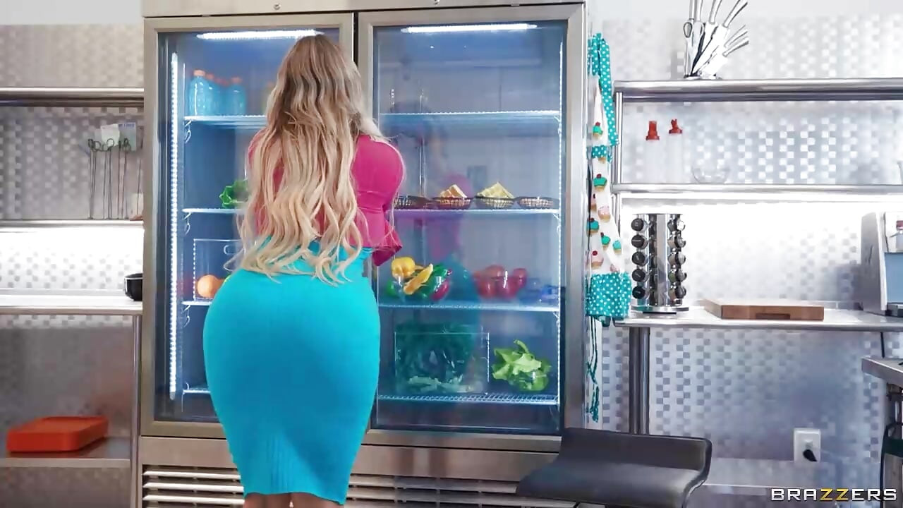 Ajan Kayley Gunner'i seç, Sinatra Monroe Brazzers