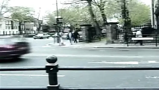 Büyük Omar'ın İngiliz maceraları: büyük memeli (2001)