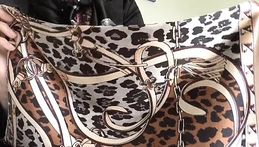 Paskalyada saten atkımın üzerine boşalabilirsiniz, Lady Victoria Valente