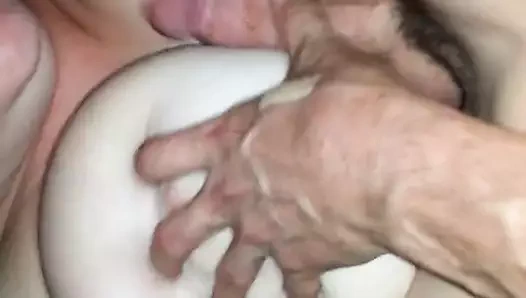 Kız arkadaşımın göğüslerini sik