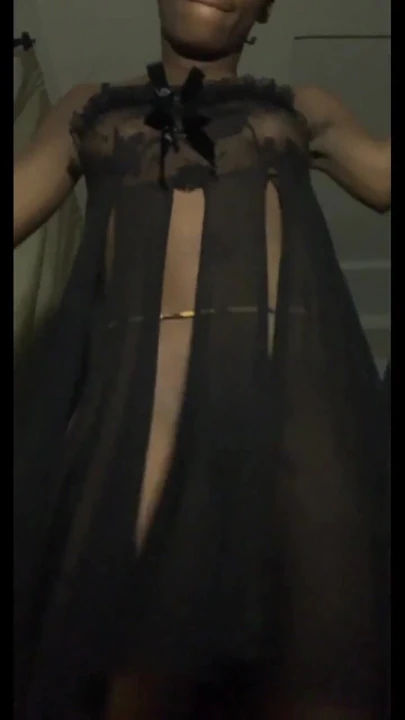 Seksi dans hareketleri ile kamerayı ele geçerken Tüm Gözler Browngurl234'te | Klip 1