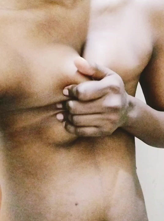 Seksi köylü kız mastürbasyon yaparken kendini filme alıyor. İzlemek isteyen var mı?