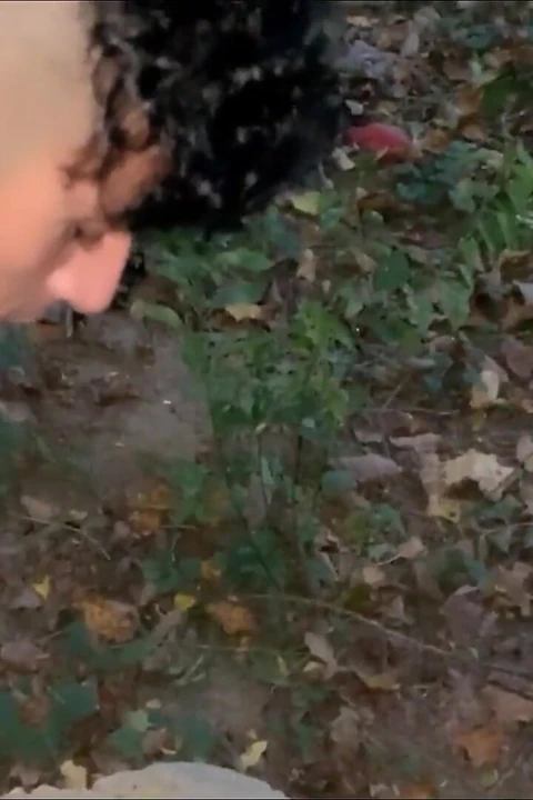 Çirkin kruvazörlerin iğrenç oğlanlarının suyuna boşalıyor ve mastürbasyon yapıyor