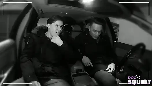 Seksi kurye kız güçlü ve unutulmaz orgazm oluyor