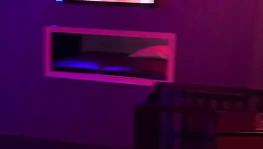 Kino duvar deliği os