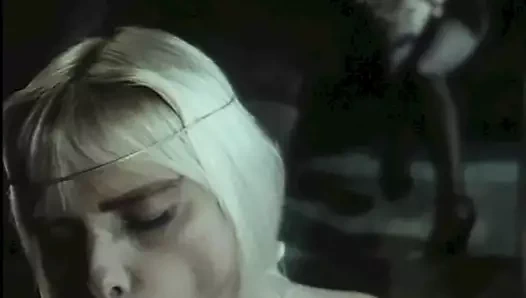 Sürtükler ve para dolu bir genelev