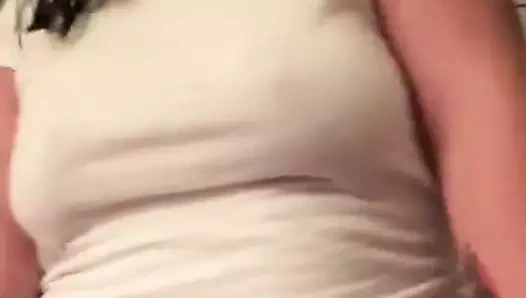 Tombul piliç baba için taşlama.