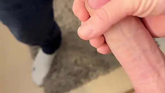 İşeyip yarağıma masaj yapıyorum