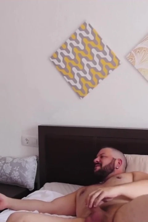 Bearfilms - genç adam jones baba ayı Alfer Cuero'yu sikiyor