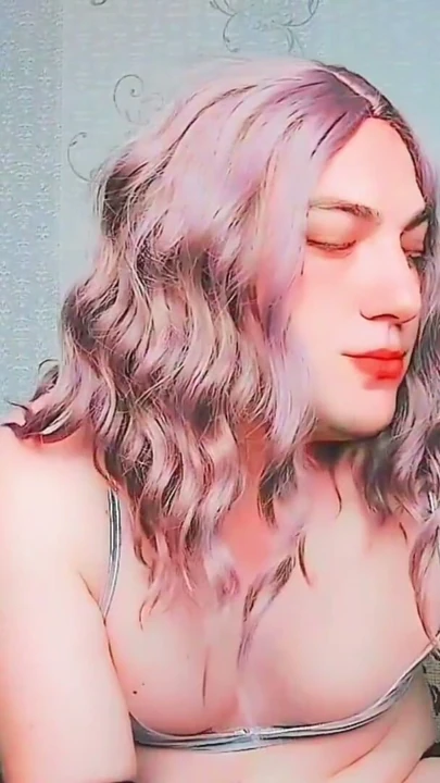 Vücuduma Yağ Süren Seksi Sarışın Parlak Tenli Ladyboy Model Sissy Femboy Crossdresser ve Cosplayer | Klip 1