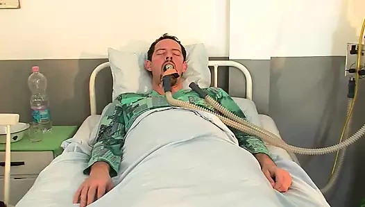 Sapık ve azgın hemşireler cerrahi bölümünde üçlü seks yapıyor