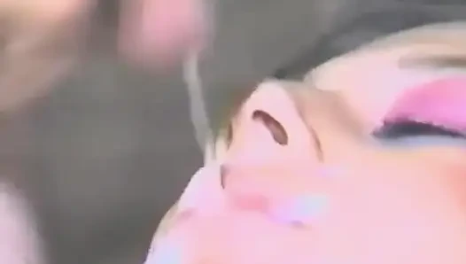 Yarağa aç esmer derinden emmeyi seviyor