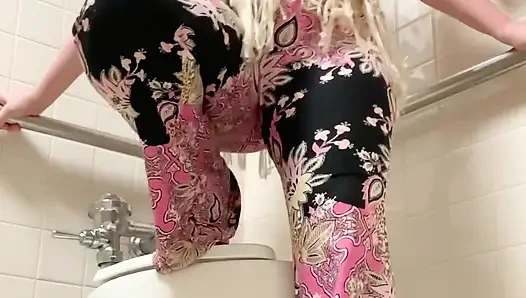 Seksi pawg vücuduna tapmanızı istiyor