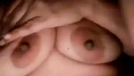 Büyük memeler için büyük çük