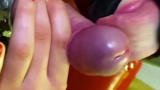 Siyah maskeli evli kadın bana sakso çekiyor