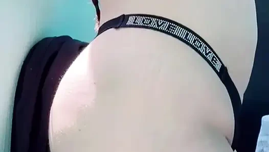 Мексиканская секретарша с большой задницей снимает всю свою униформу в офисе и открывает весь ее анус и влагалище перед камерой