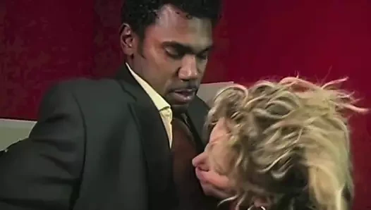 Ağzımda, kıllı amcığımda götümde zenci seviyorum