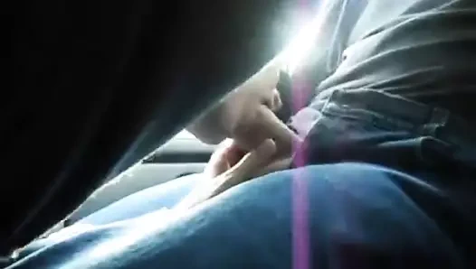 Bevuta di sperma un pomeriggio in macchina