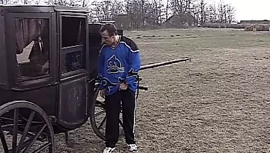 Azgın sıcak esmer bebek mastürbasyon yapmayı ve sikişmeden önce röntgencilerin şehvetini serbest bırakmayı seviyor