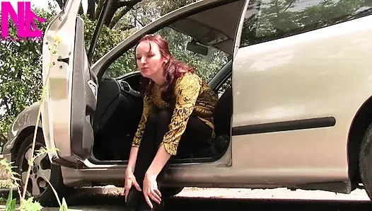 Yanan ayaklarıma masaj yapıyor ve rahatlatıcı
