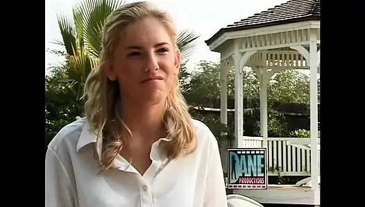 Jodi Roxxx: İlk önce vajinama dokunuyorum... Sonra o tarafından sert sikiştiriyorum...