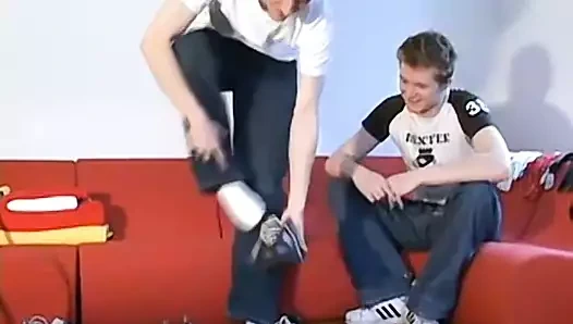 Brian ve popo arkadaşı garip bir aksiyona hazırlanıyor