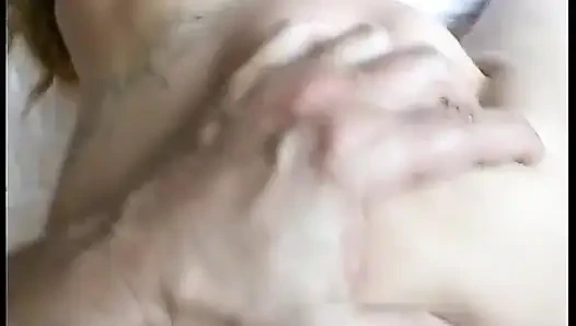 Pencereden muhteşem göğüslerini gösteriyor, ta ki o dayanamayacak kadar oluyor...