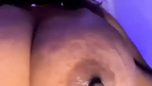 Kim göğüslü bir Ying Yang görmüştür ki?