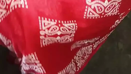 Ev hanımı açık bir şekilde sikişiyor