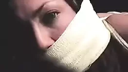 Uzun boylu ateşli esmer