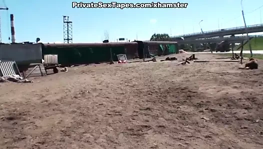 Seks sevenler sessiz bir yer bulmuşlar ve dışarıda becerdin