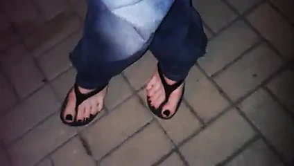 Daha seksi ayaklarım ve siyah cilam