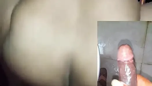 Hintli ev hanımı kocasına çok aç evli kadınla görüntülü görüşme yapıyor