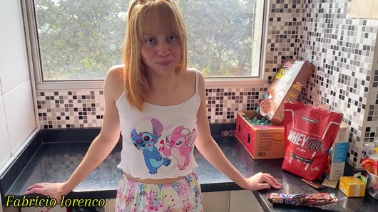 18 yaşındaki yaramaz üvey kızın götünü kahvaltı olarak yedim!