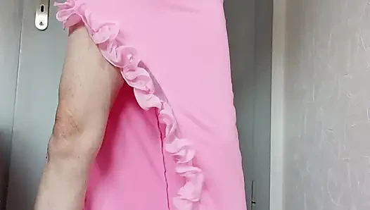 Pembe kıyafet