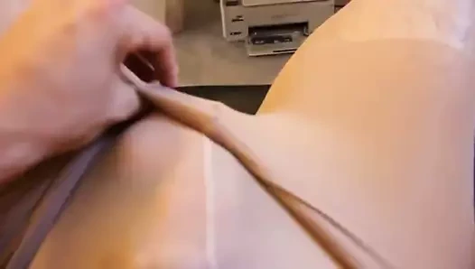 Külotlu çorap videosuna boşalıyor