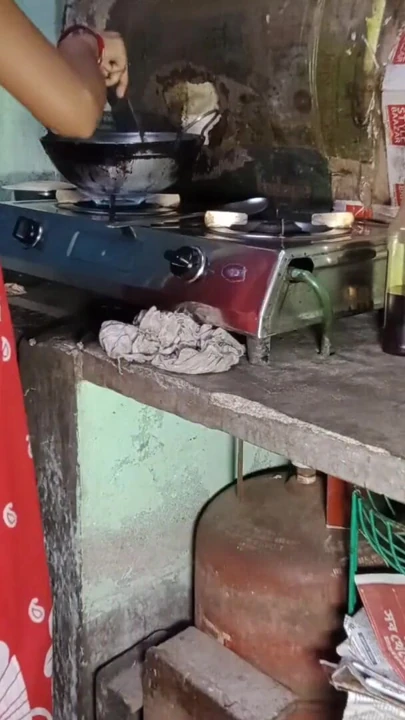 Indian bengali pinki vabi ko ajj davor ne thora kitchen pe choda or baki room pe | Clip 1