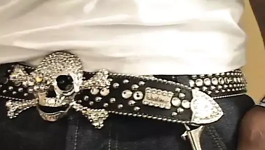 Sweet günahacion azgın ve sadece dev yaraklarla sikişmeyi seviyor