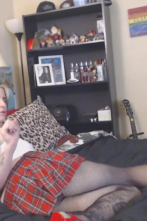 Gazlı üniversiteli kız yırtmalarına izin veriyor