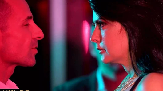 Sert eş değiştirmeli grup seks