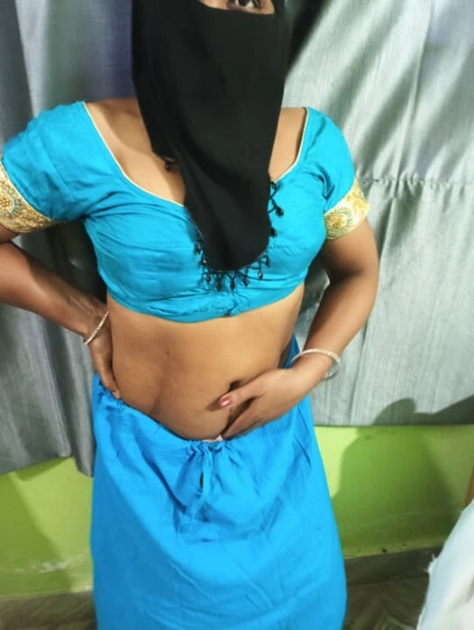 Müslüman yenge Nazia komşu adamla romantik sikişiyor