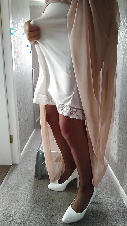Yeni seksi elbisemi seviyorum