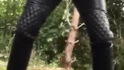 Deri gaz maskesi açık