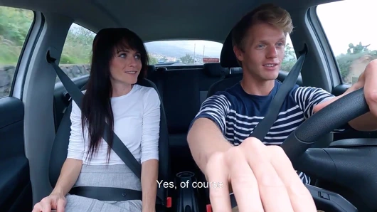 Bf'yi arka koltuklarda aldatıyor. am yalama araba