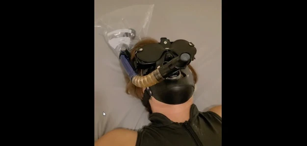 Tüplü maske ve plastik torba ile nefes kontrolüne bağlı