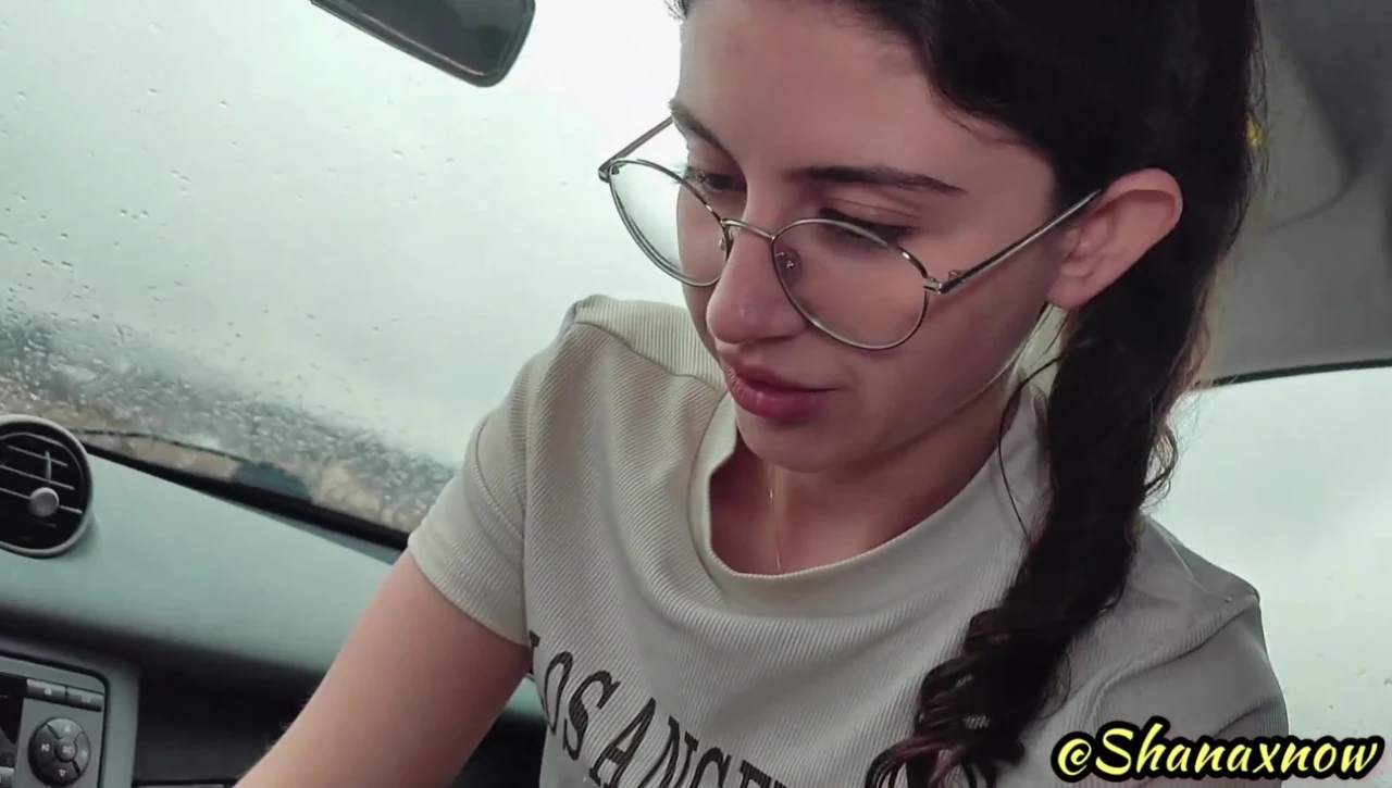 CAR POV BLOWJOW CUM IN THROAT RAINY DAY