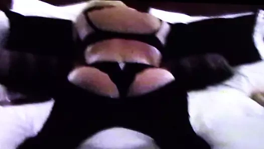 karısı gösteriş içinde iç çamaşırı