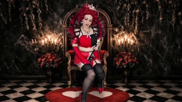 Kraliçenin fetiş baskısına itaat et